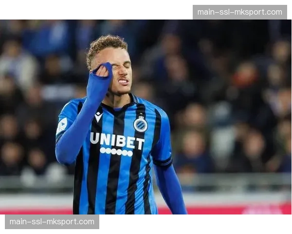 特写镜头：老将戈洛温任意球直接破门，助摩纳哥领先