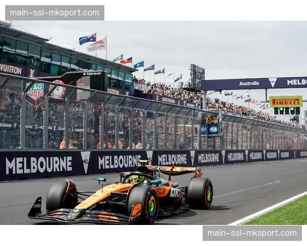 澳大利亚大奖赛：角田裕毅赛车起火，车手及时逃生未受伤